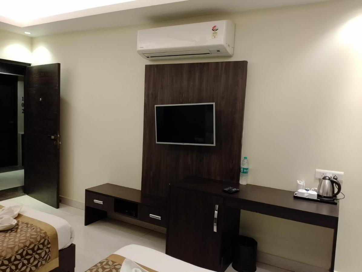 Hotel Solitaire Chinhat Luaran gambar