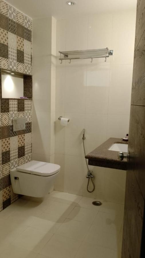 Hotel Solitaire Chinhat Luaran gambar