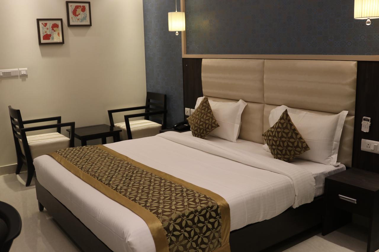 Hotel Solitaire Chinhat Luaran gambar