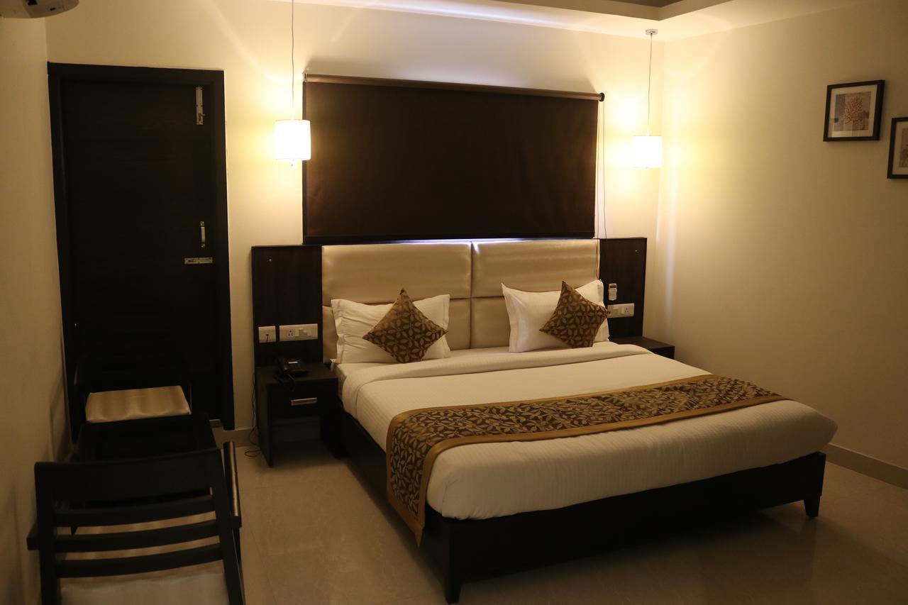 Hotel Solitaire Chinhat Luaran gambar