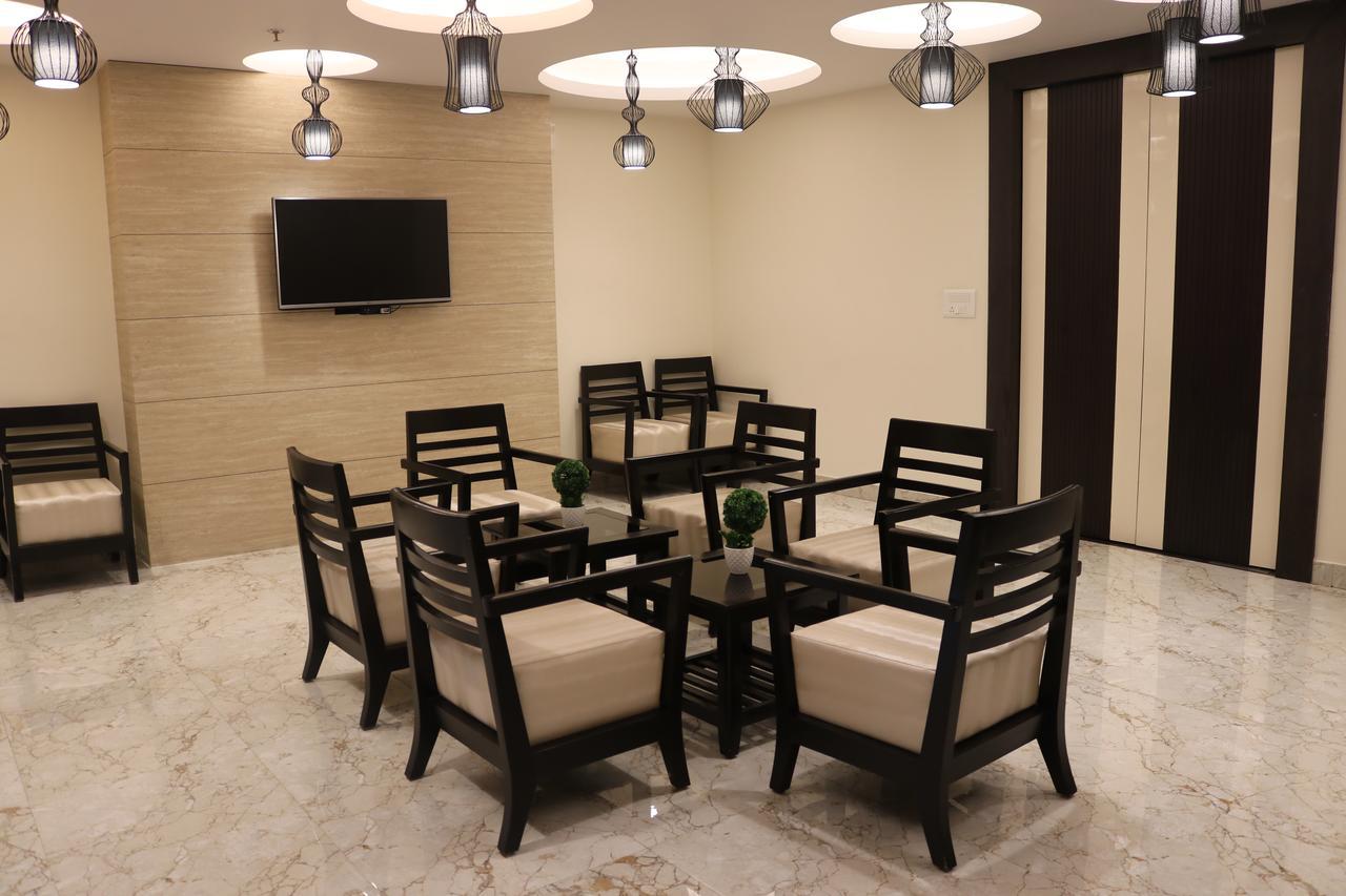 Hotel Solitaire Chinhat Luaran gambar