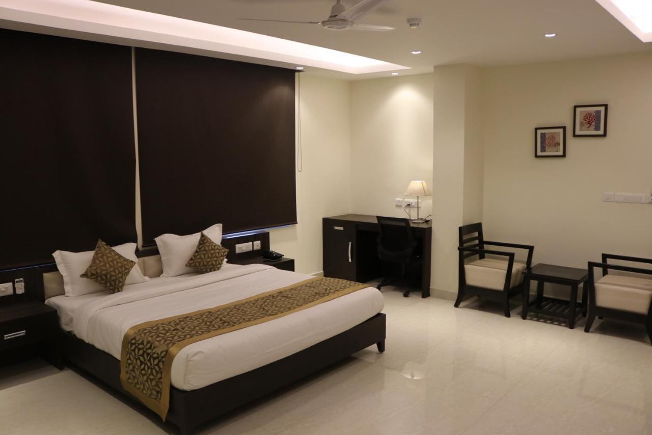 Hotel Solitaire Chinhat Luaran gambar
