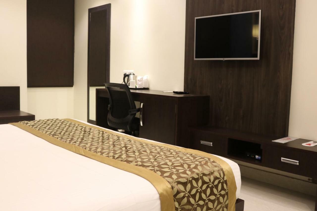 Hotel Solitaire Chinhat Luaran gambar