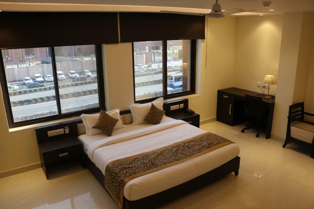 Hotel Solitaire Chinhat Luaran gambar