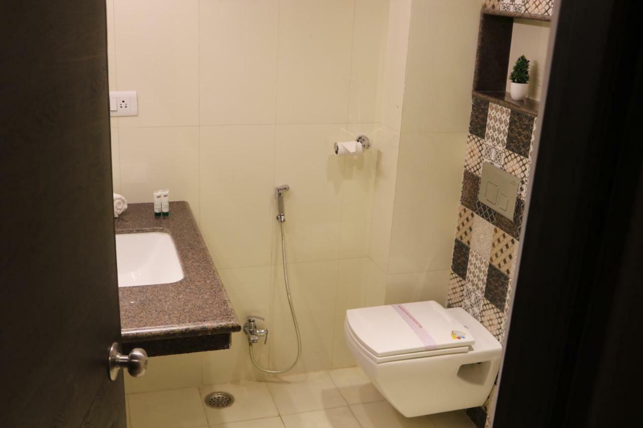 Hotel Solitaire Chinhat Luaran gambar