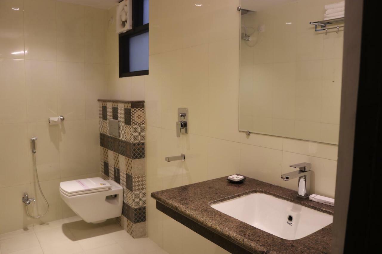 Hotel Solitaire Chinhat Luaran gambar
